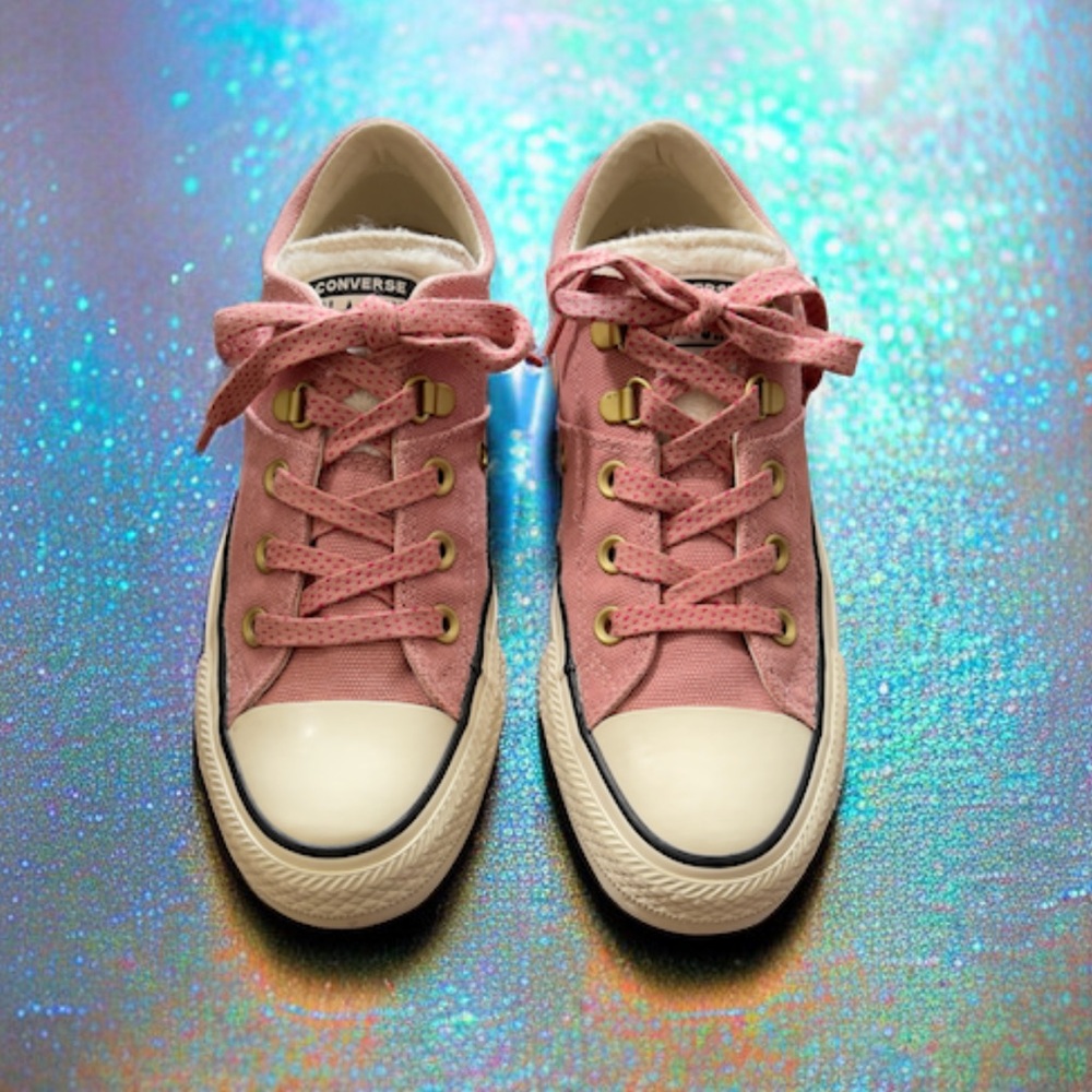 CONVERSE CTAS Madison Fuzzy Tongue Sneakers • Size 6 • Women